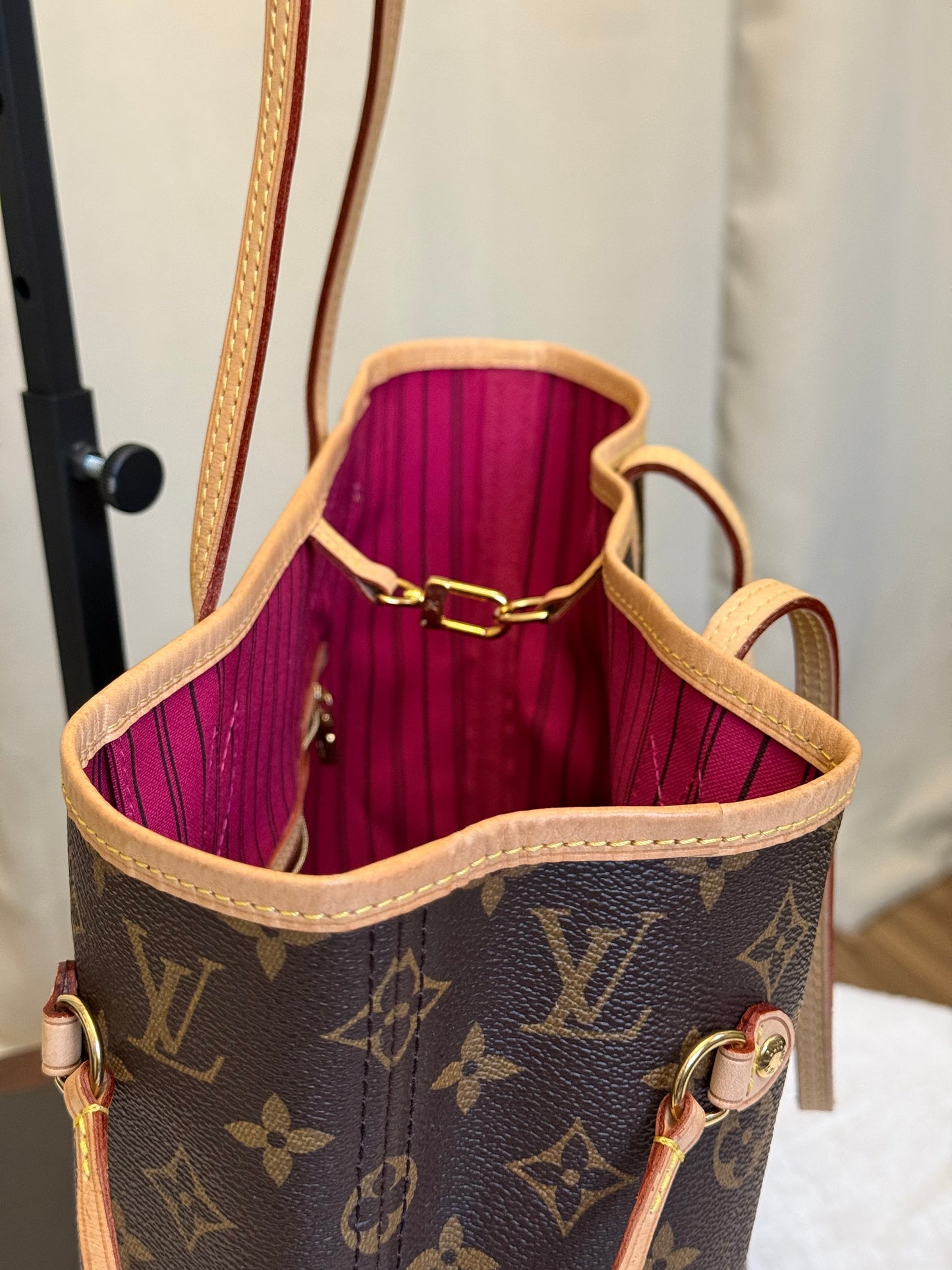 Louis Vuitton Neverfull MM Mono Pivoine Interior