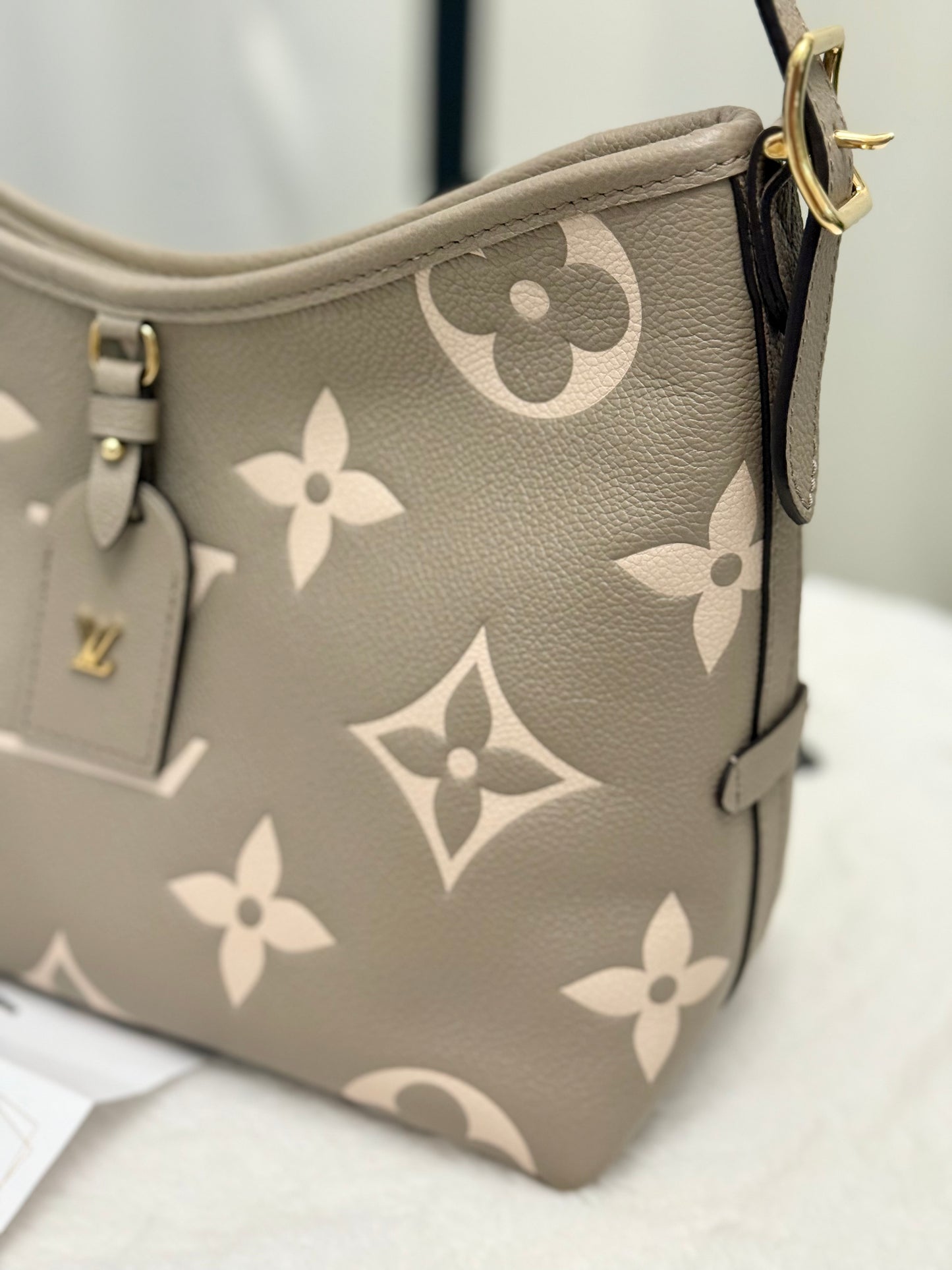 Louis Vuitton Carryall PM Bicolor Dove/Cream Bag