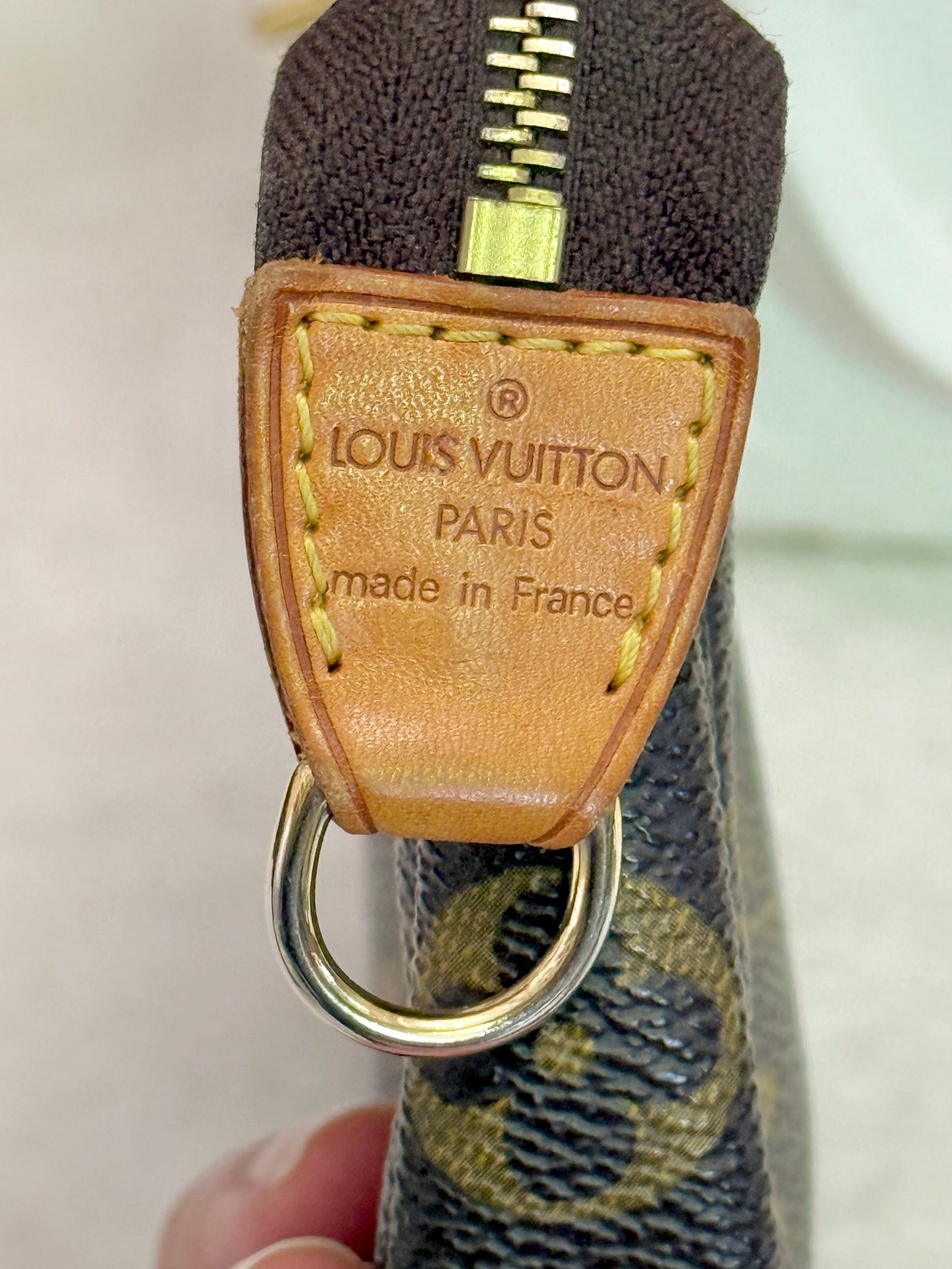 Louis Vuitton Bucket Pochette Mono