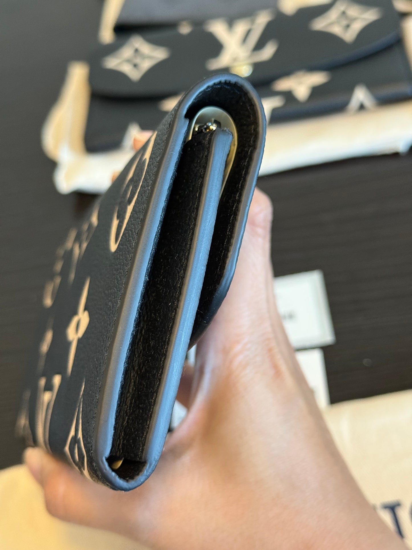 Louis Vuitton Emilie Bicolor Wallet black/creme