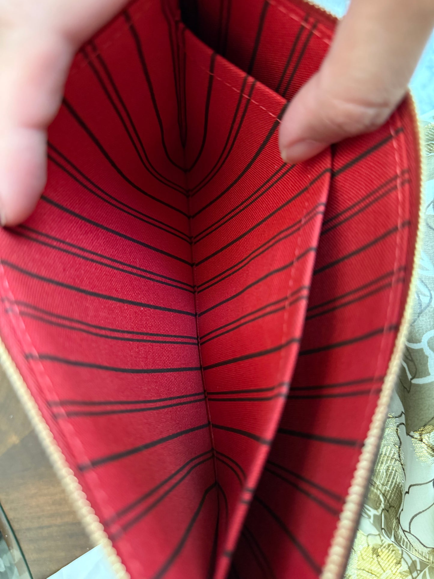 Louis Vuitton Neverfull MM Pouch Mono Cerise