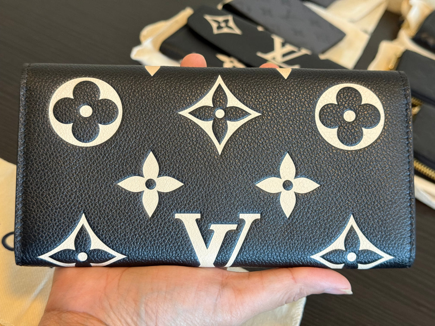 Louis Vuitton Emilie Bicolor Wallet black/creme