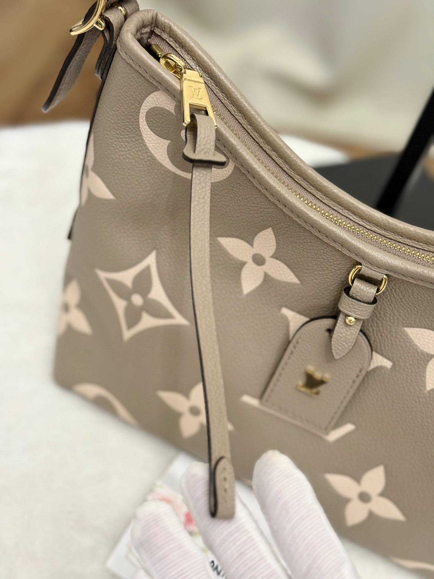 Louis Vuitton Carryall PM Bicolor Dove/Cream Bag
