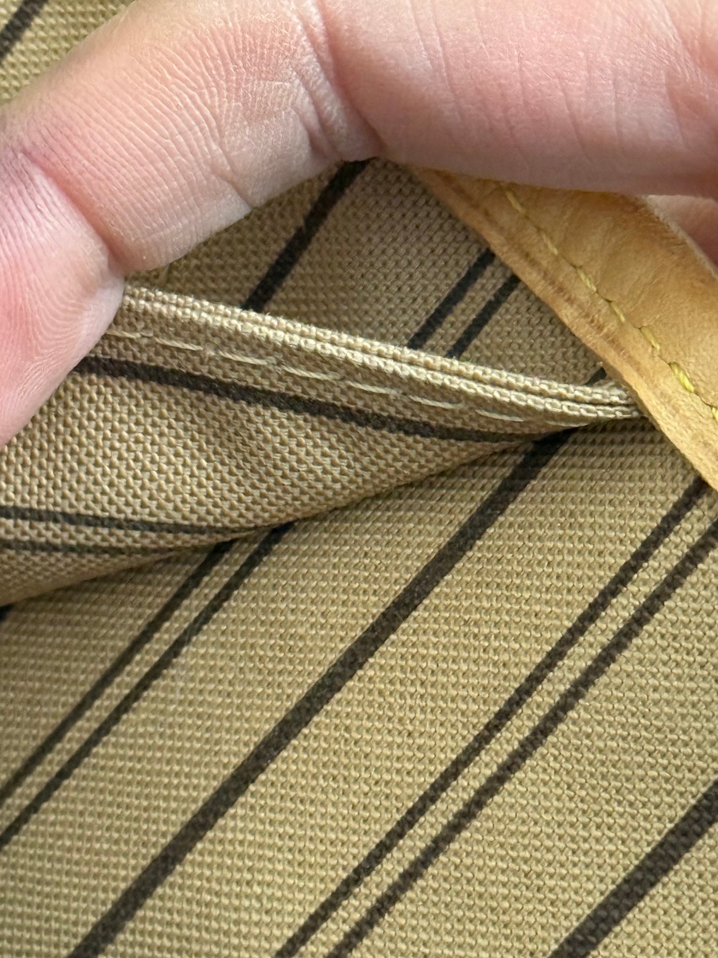 Louis Vuitton Neverfull MM Mono Bag and Pouch Set