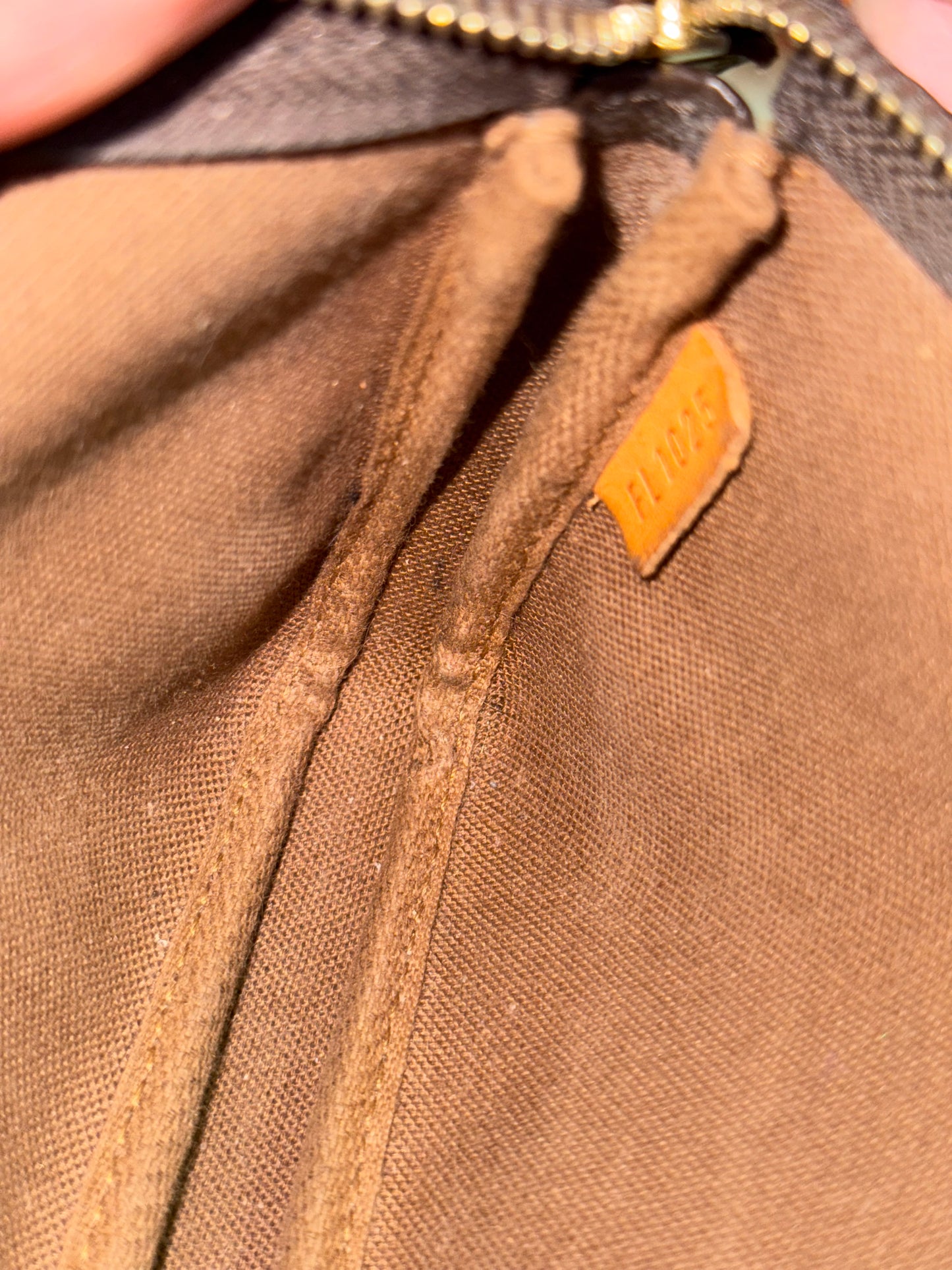 Louis Vuitton Bucket Pochette Mono