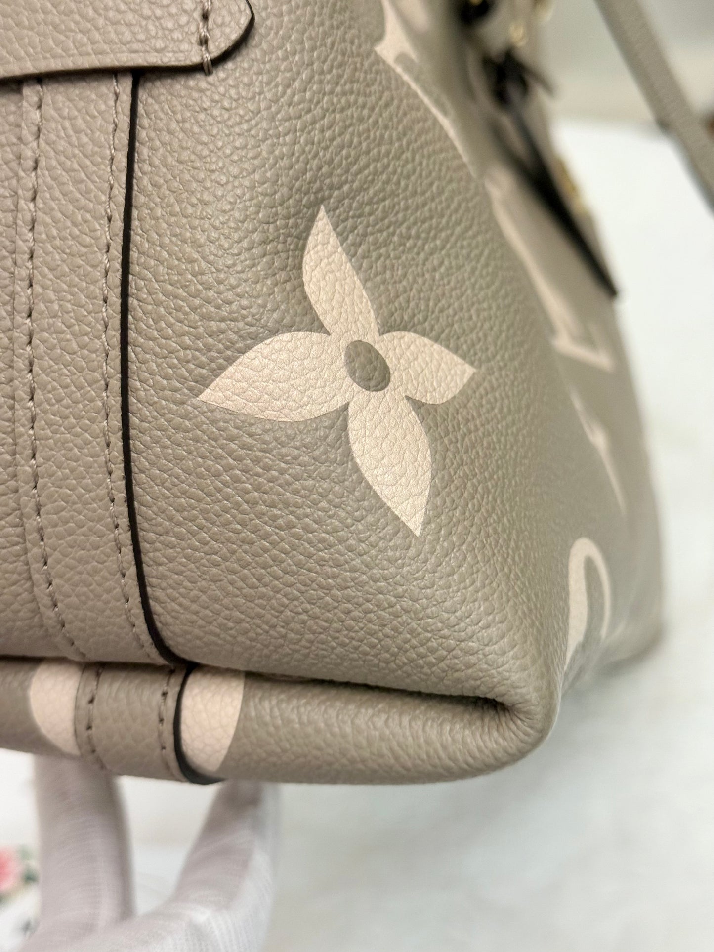 Louis Vuitton Carryall PM Bicolor Dove/Cream Bag