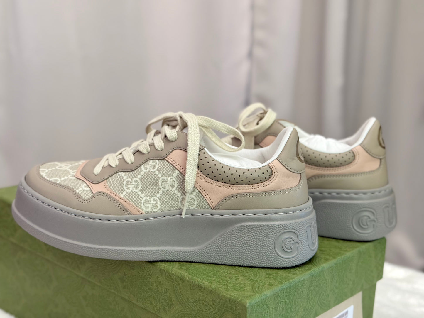 Gucci Oatmeal Light Pink GG Supreme Women's Sneakers Size 37.5