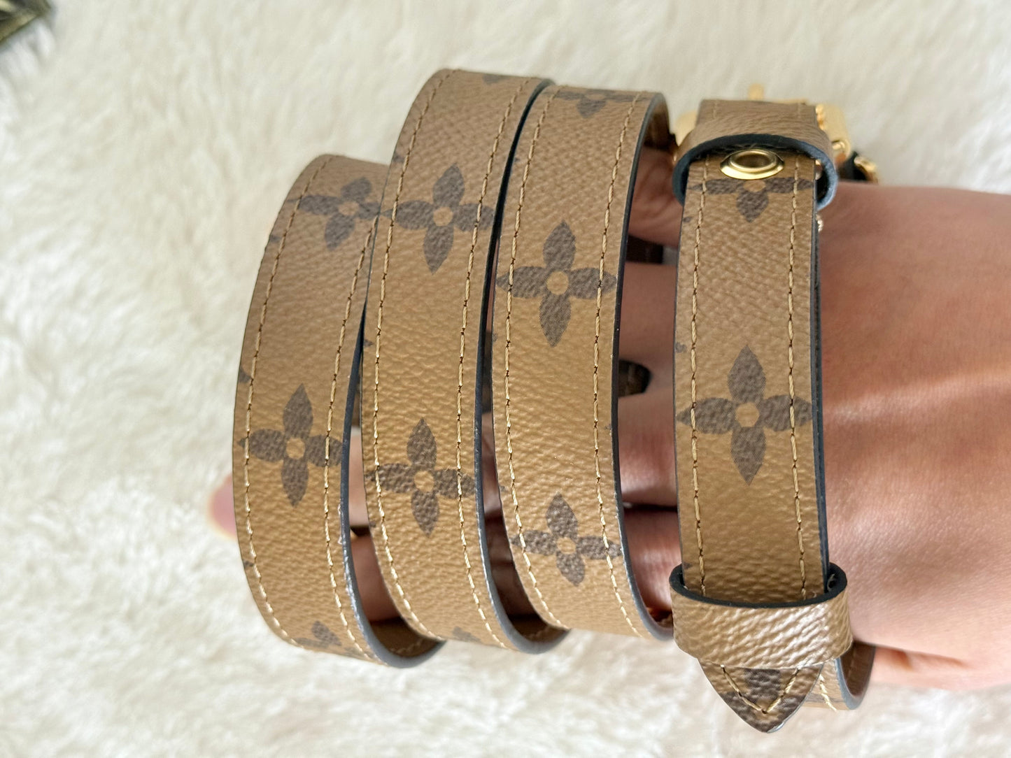 Louis Vuitton Pochette Metis Mono Reverse