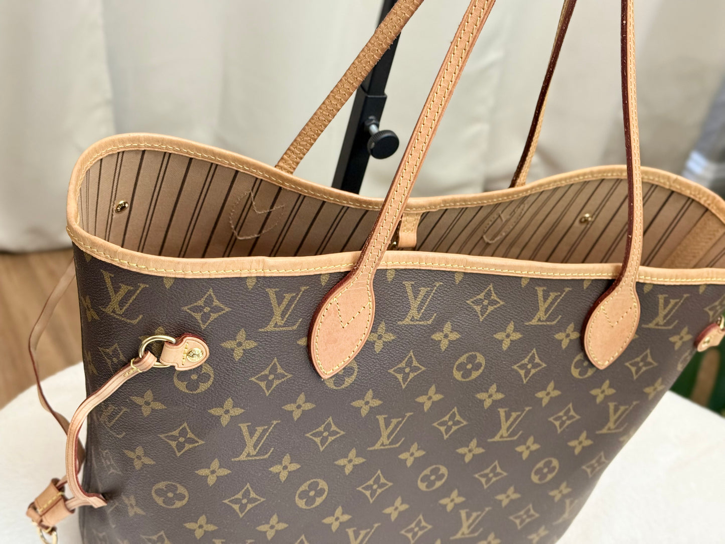 Louis Vuitton Neverfull MM Mono Bag and Pouch Set