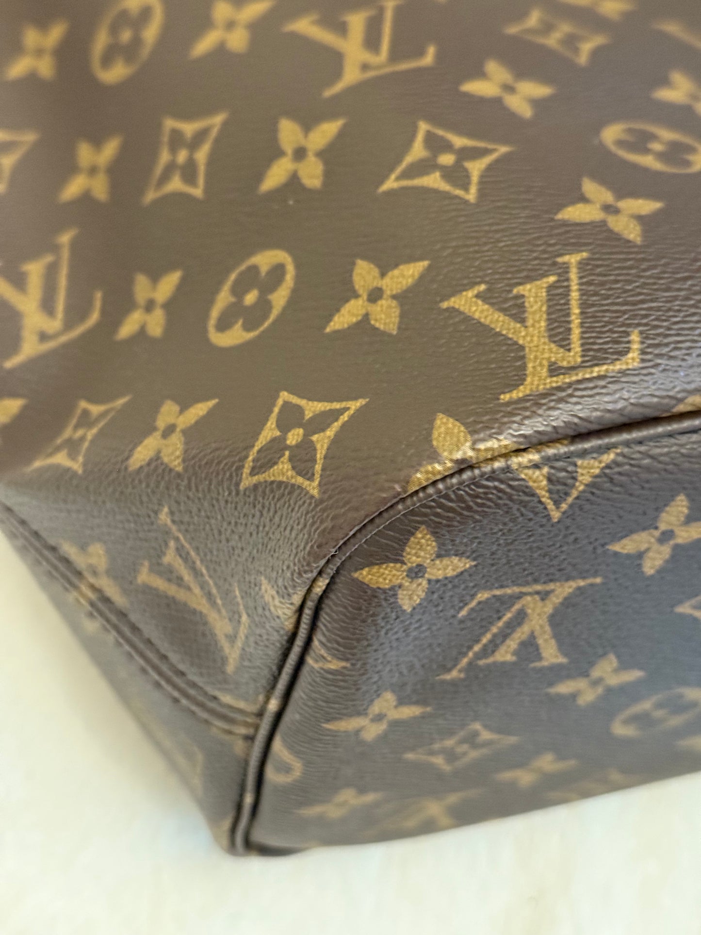 Louis Vuitton Neverfull MM Mono Cerise