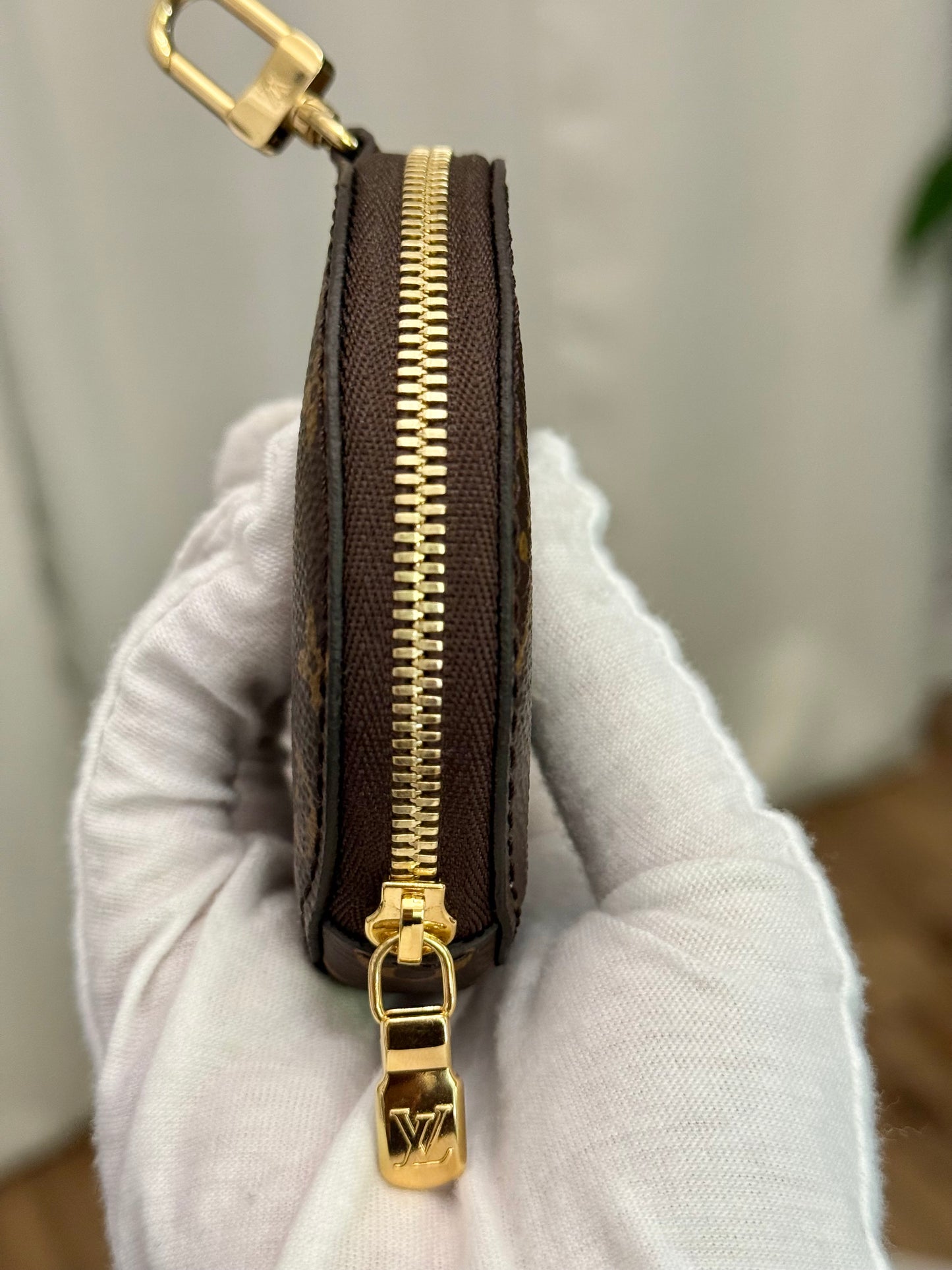 Louis Vuitton Round Coin Pouch Mono