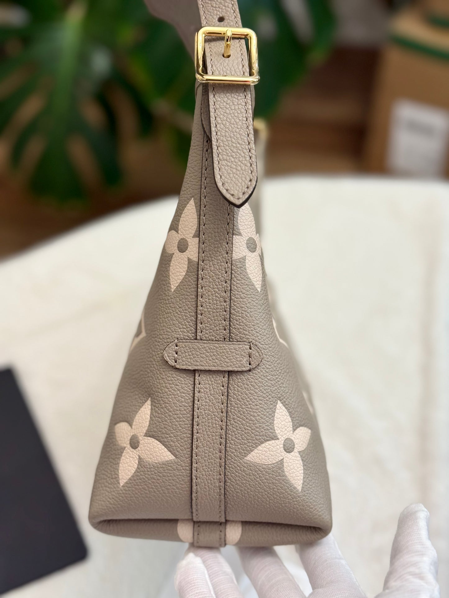 Louis Vuitton Carryall PM Bicolor Dove/Cream Bag