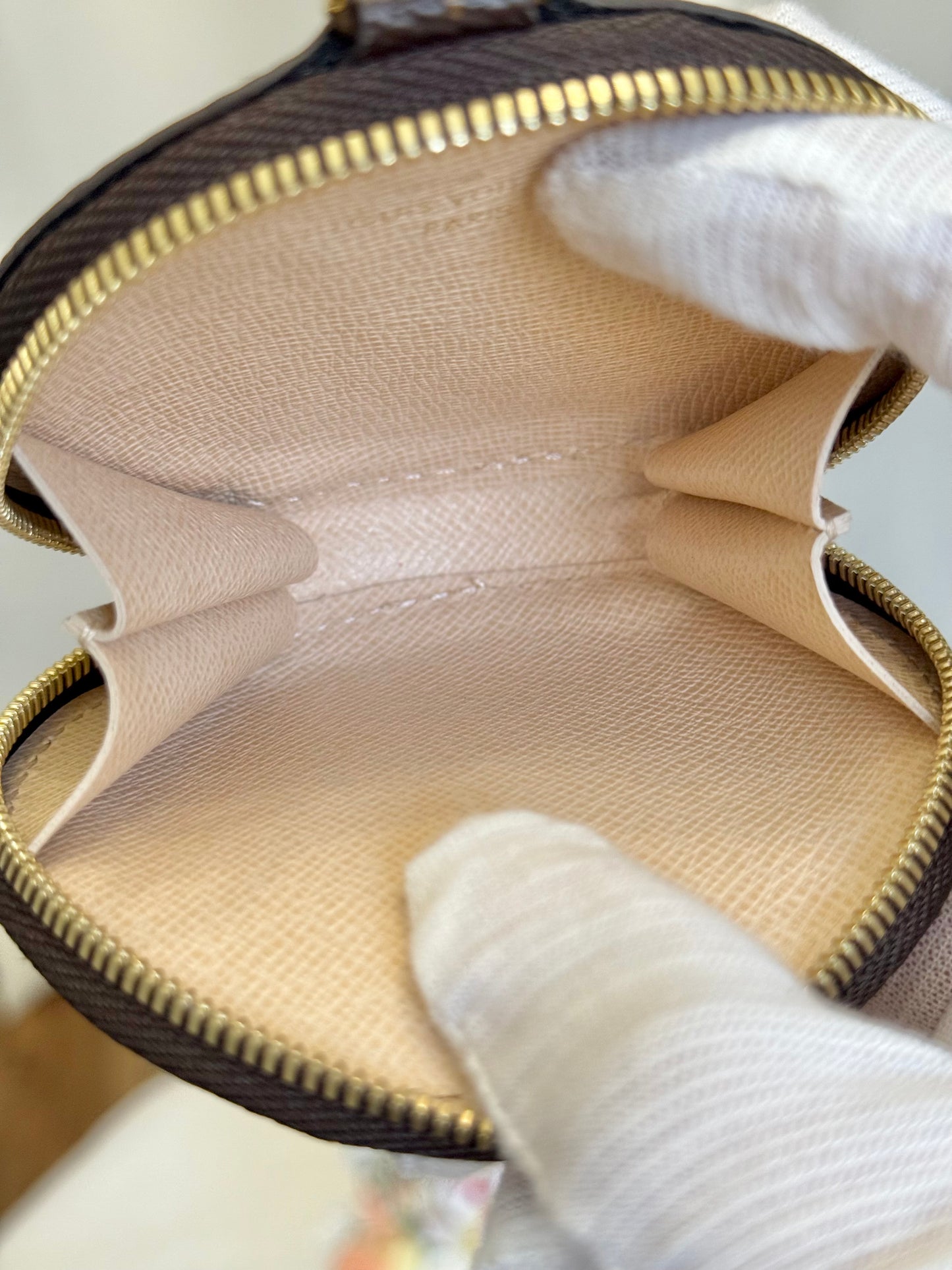 Louis Vuitton Round Coin Purse/Pouch Mono
