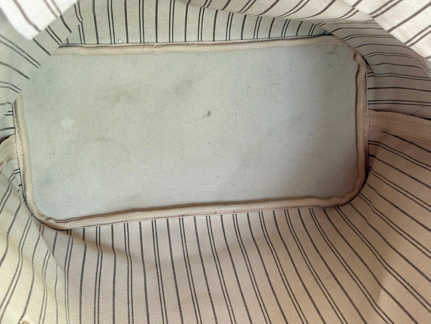 Louis Vuitton Neverfull MM Mono Beige