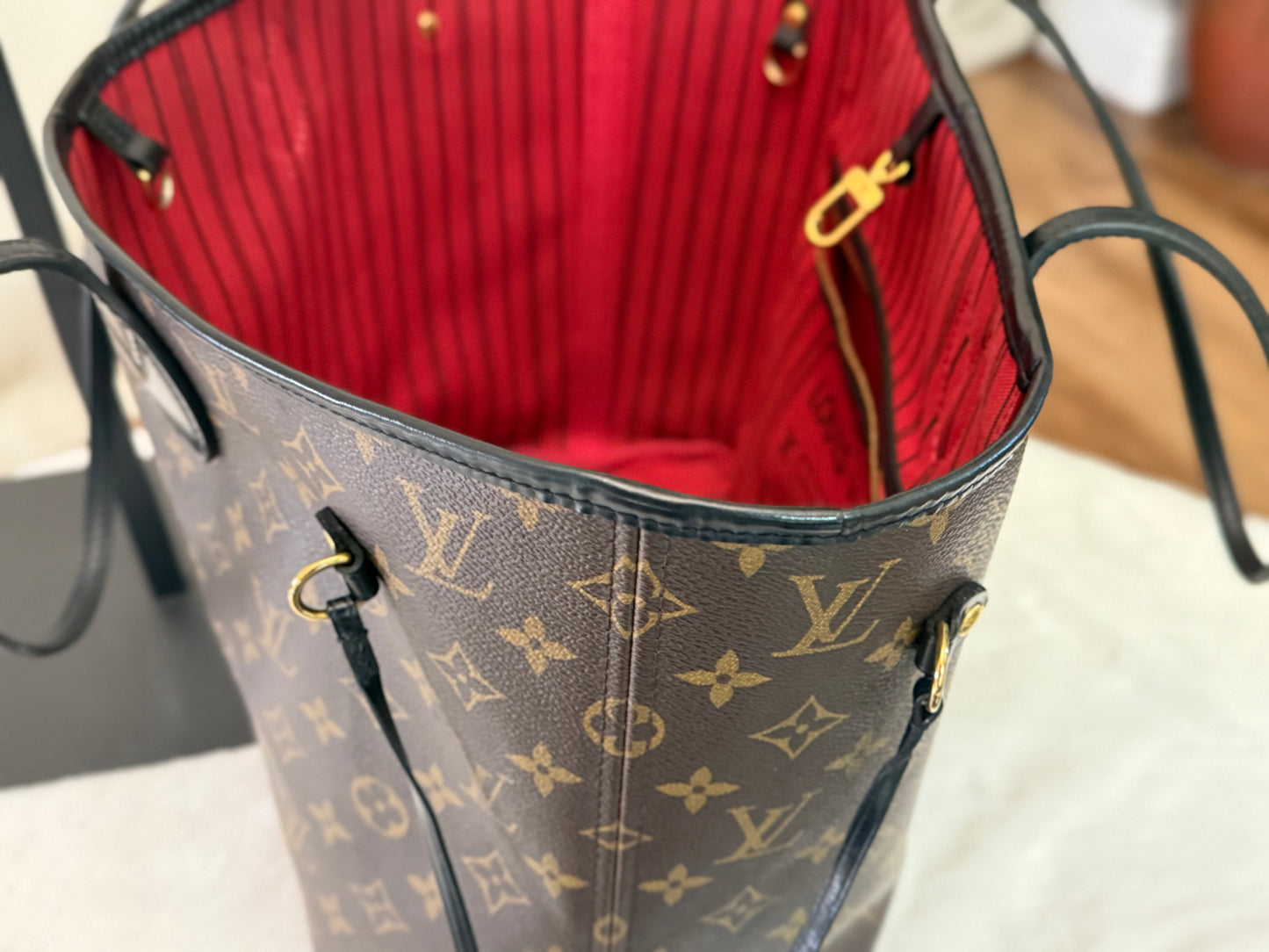 Louis Vuitton Neverfull MM World Tour Cerise