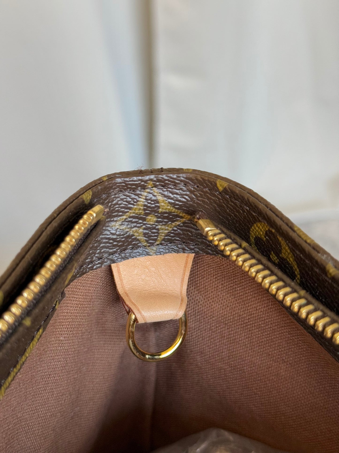 Louis Vuitton Cabas Mezzo Mono