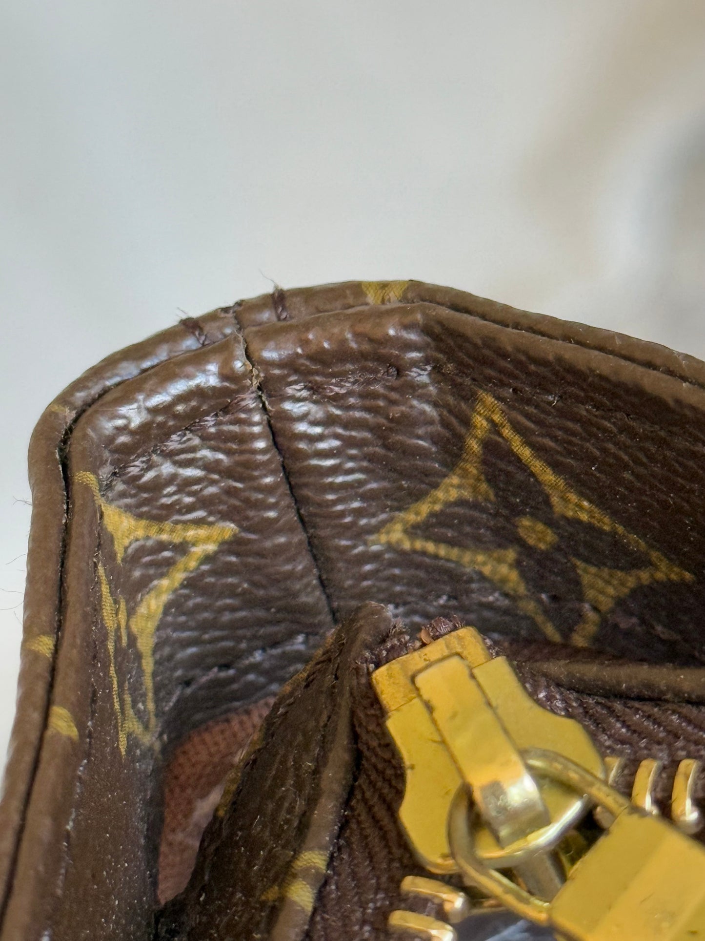 Louis Vuitton Cabas Mezzo Mono