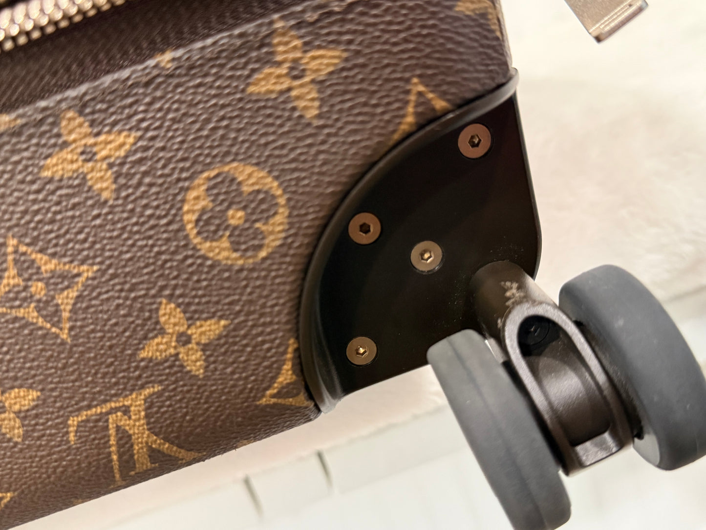 Louis Vuitton Horizon 55 Mono