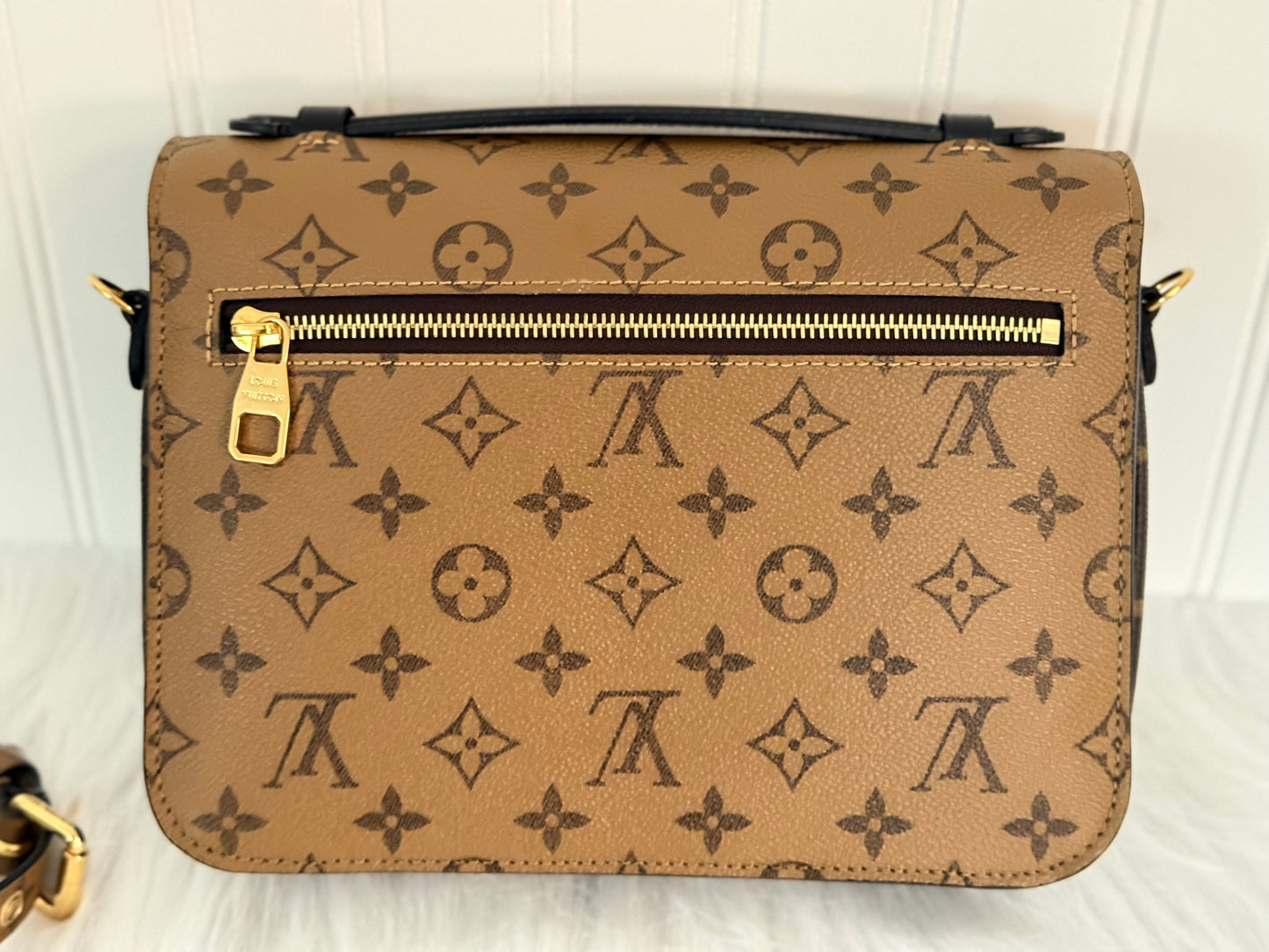 Louis Vuitton Pochette Metis Mono Reverse