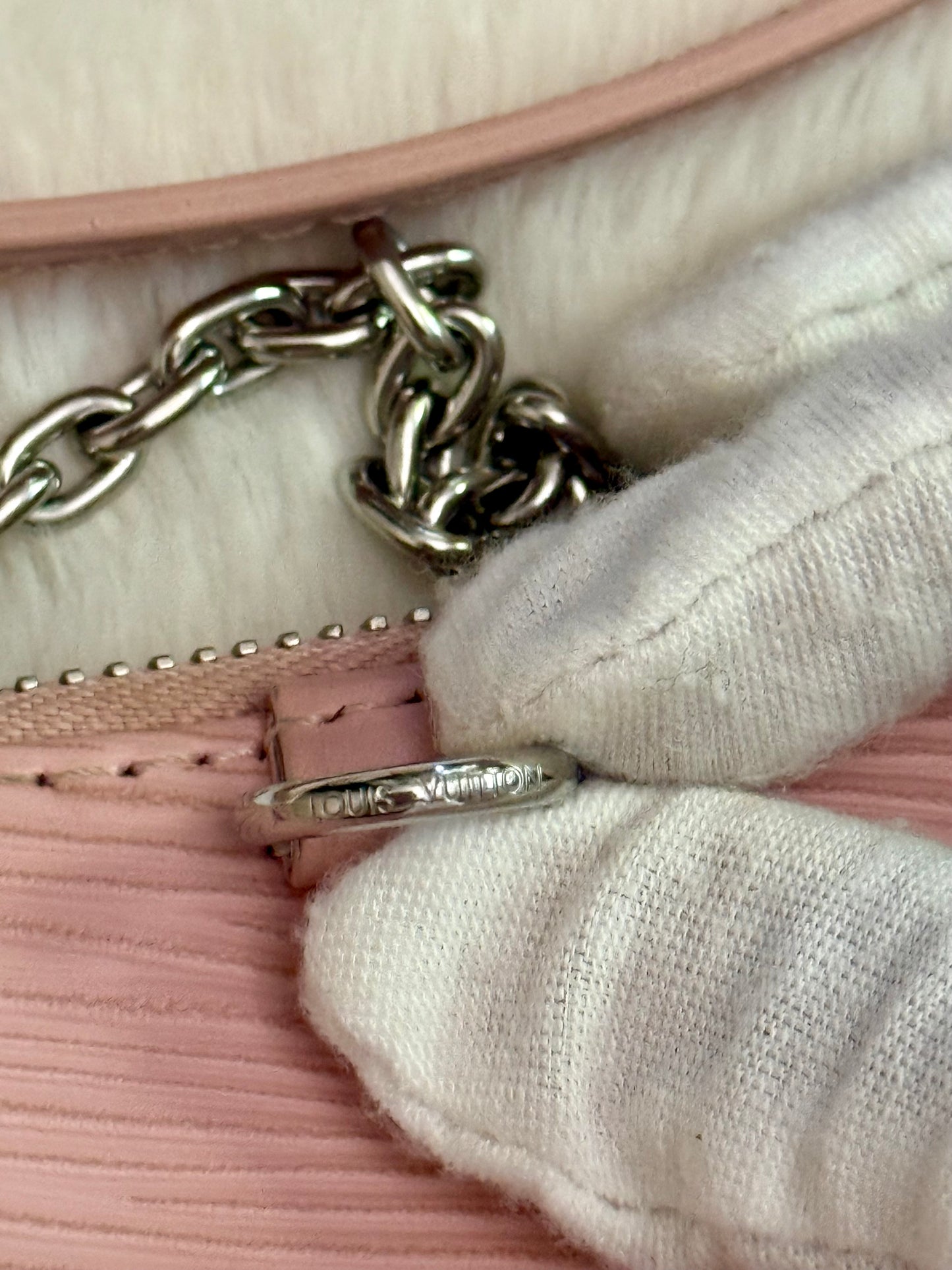 Louis Vuitton Easy Pouch on Strap Epi Rose Ballerine