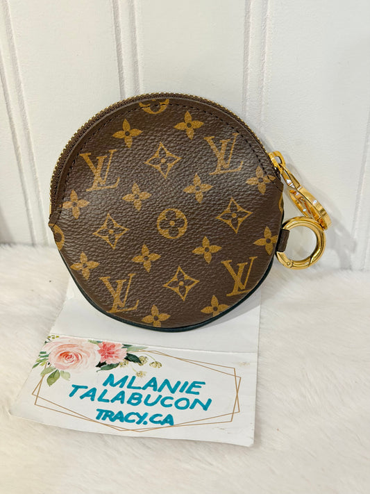 Louis Vuitton Round Coin Pouch from Trio Pouch