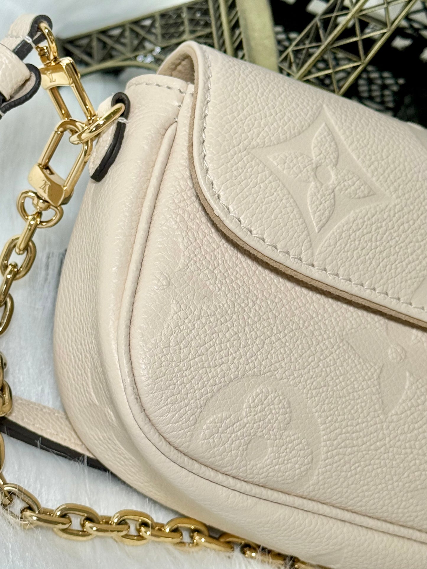 Louis Vuitton Ivy Wallet on Chain Cream Empreinte