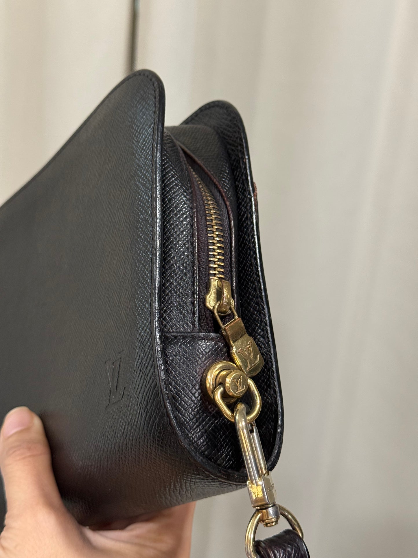 Louis Vuitton Taiga Baikal Clutch Noir/Black