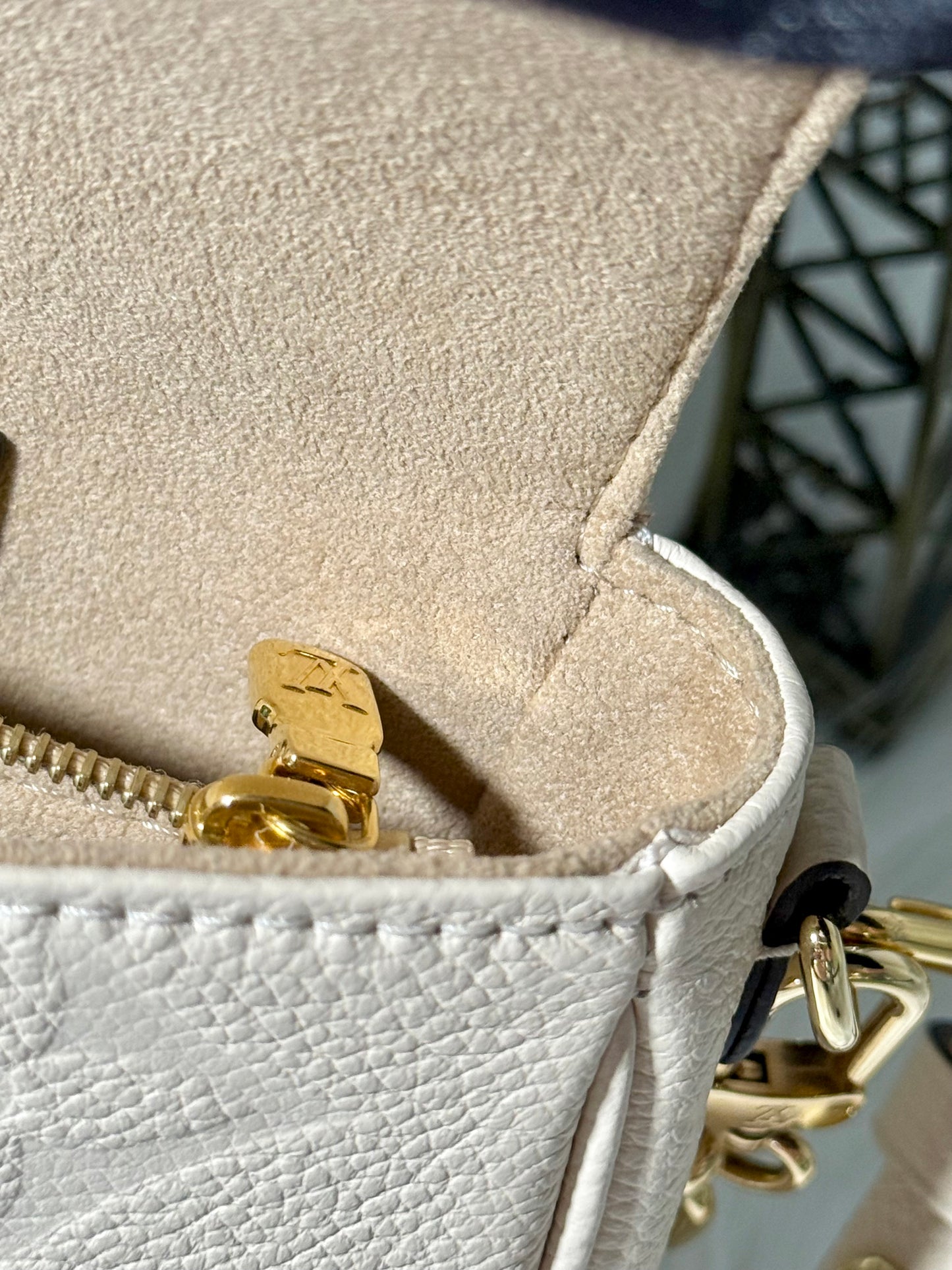 Louis Vuitton Ivy Wallet on Chain Cream Empreinte