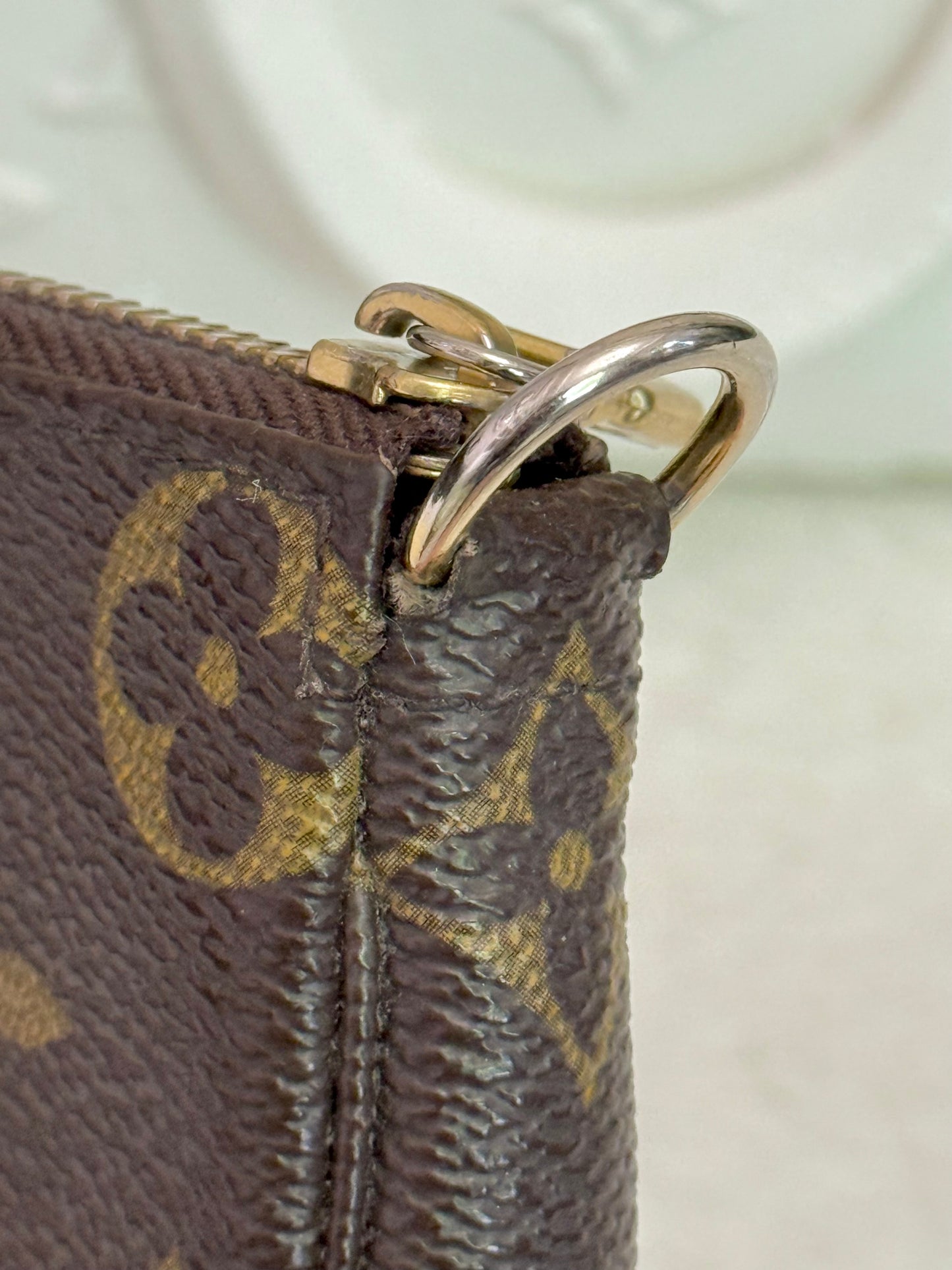 Louis Vuitton Bucket Pochette Mono