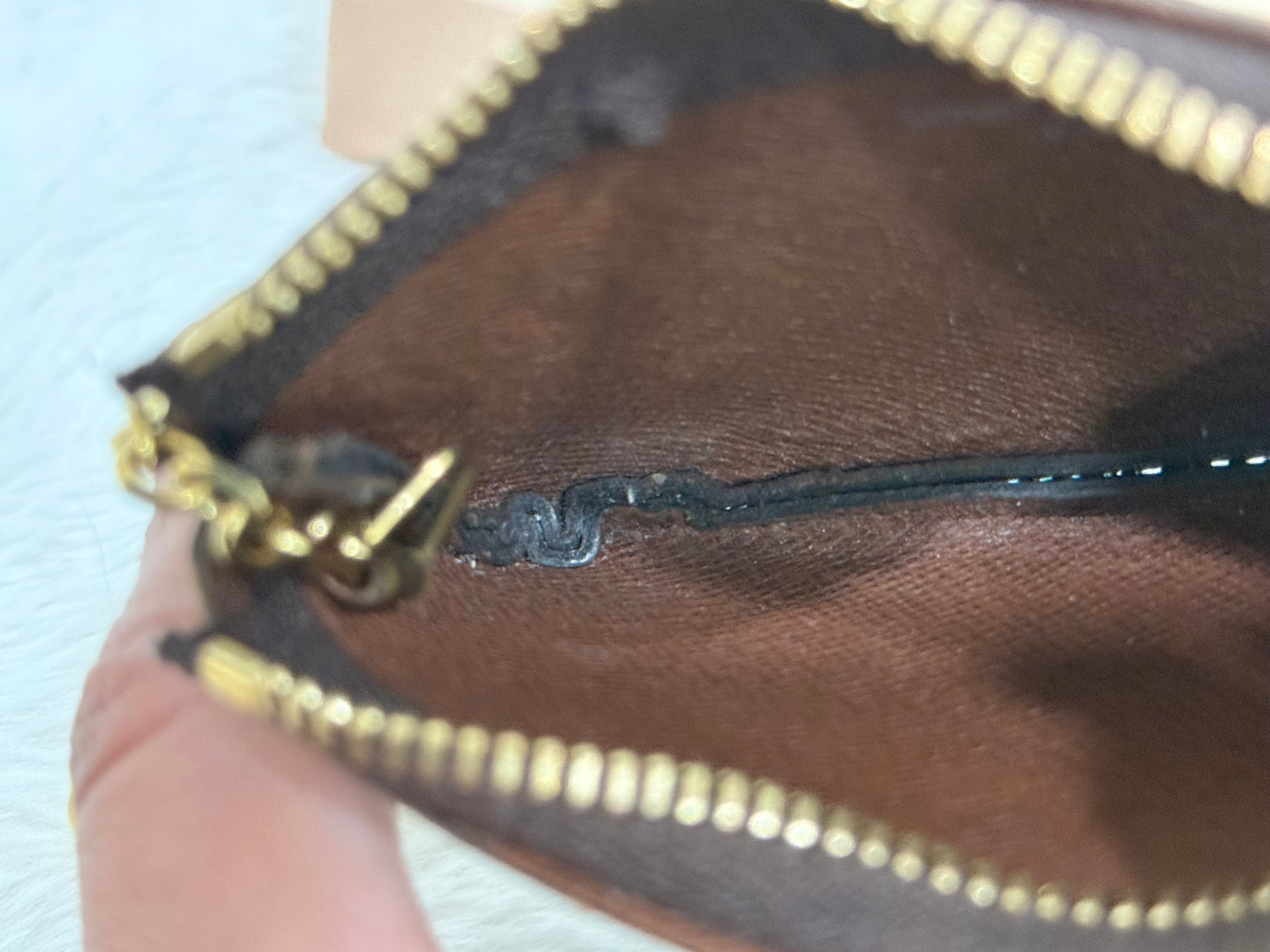 Louis Vuitton Key Cles Mono