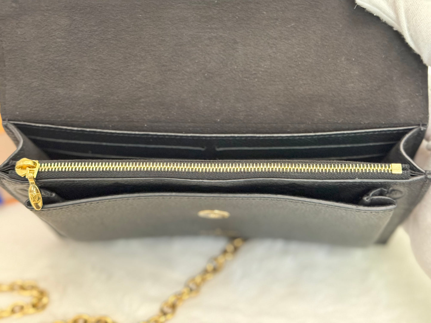 Louis Vuitton Vavin Chain Wallet Crossbody Bag Empreinte Noir/Black