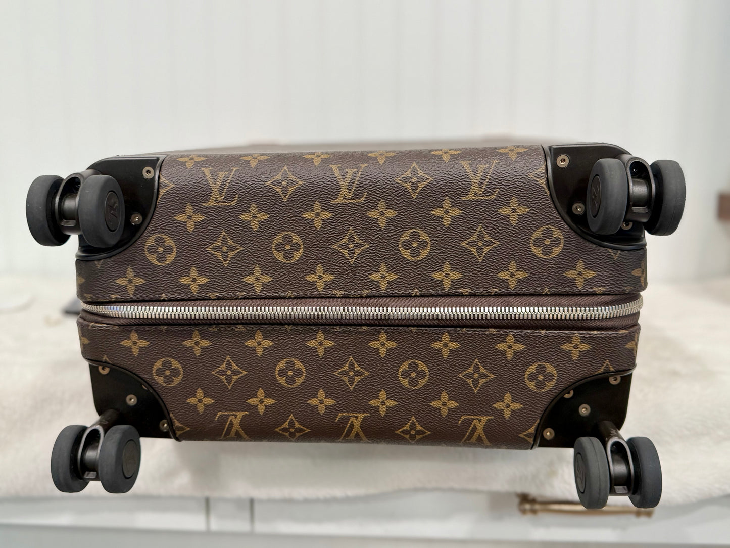 Louis Vuitton Horizon 55 Mono