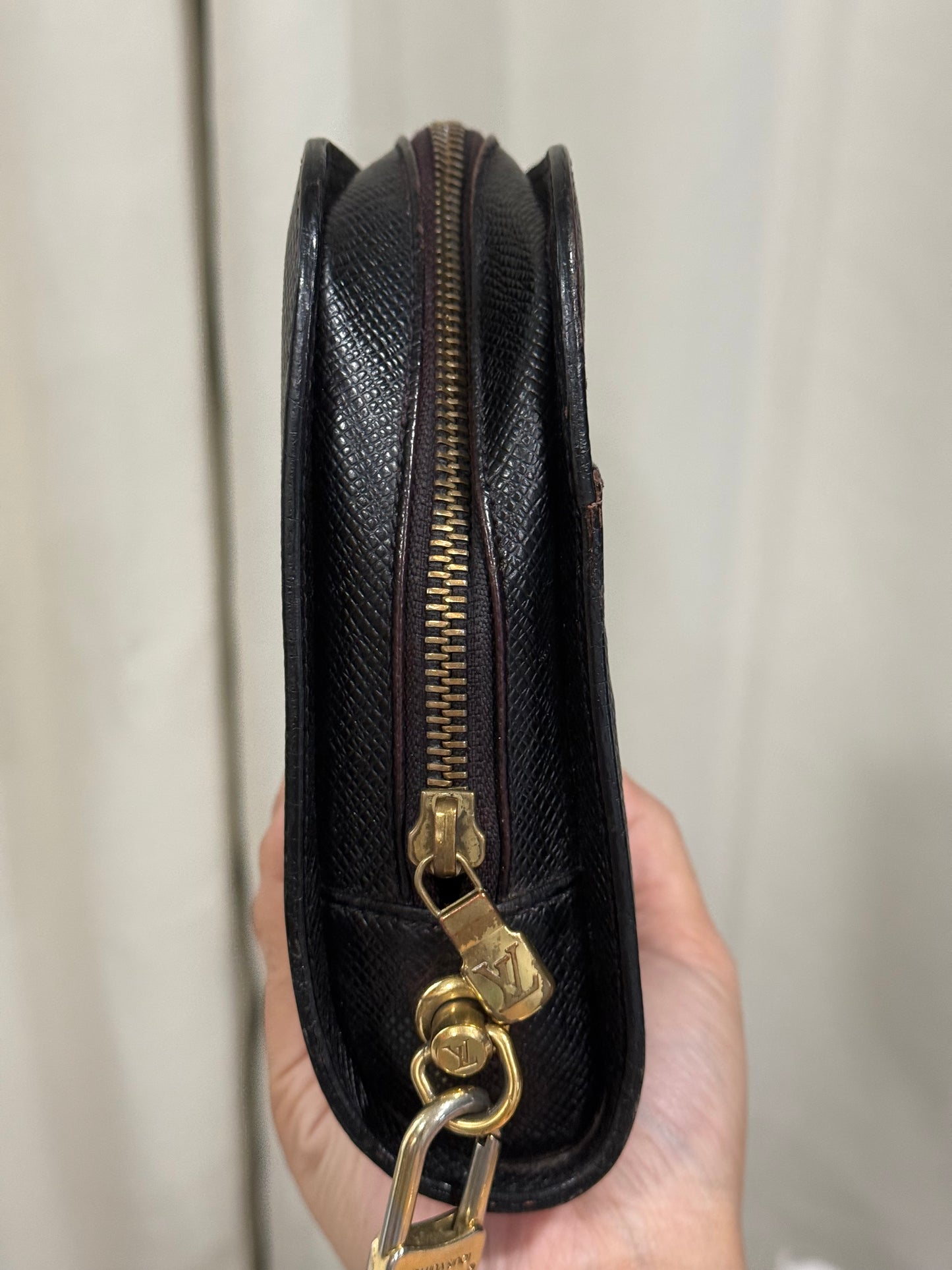 Louis Vuitton Taiga Baikal Clutch Noir/Black