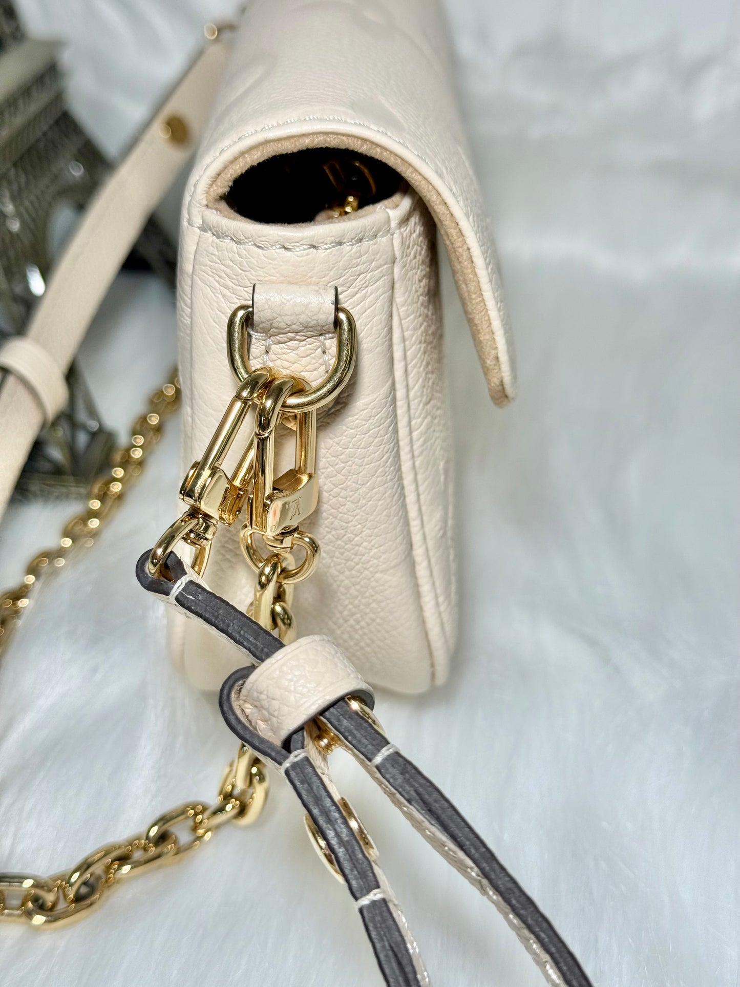 Louis Vuitton Ivy Wallet on Chain Cream Empreinte