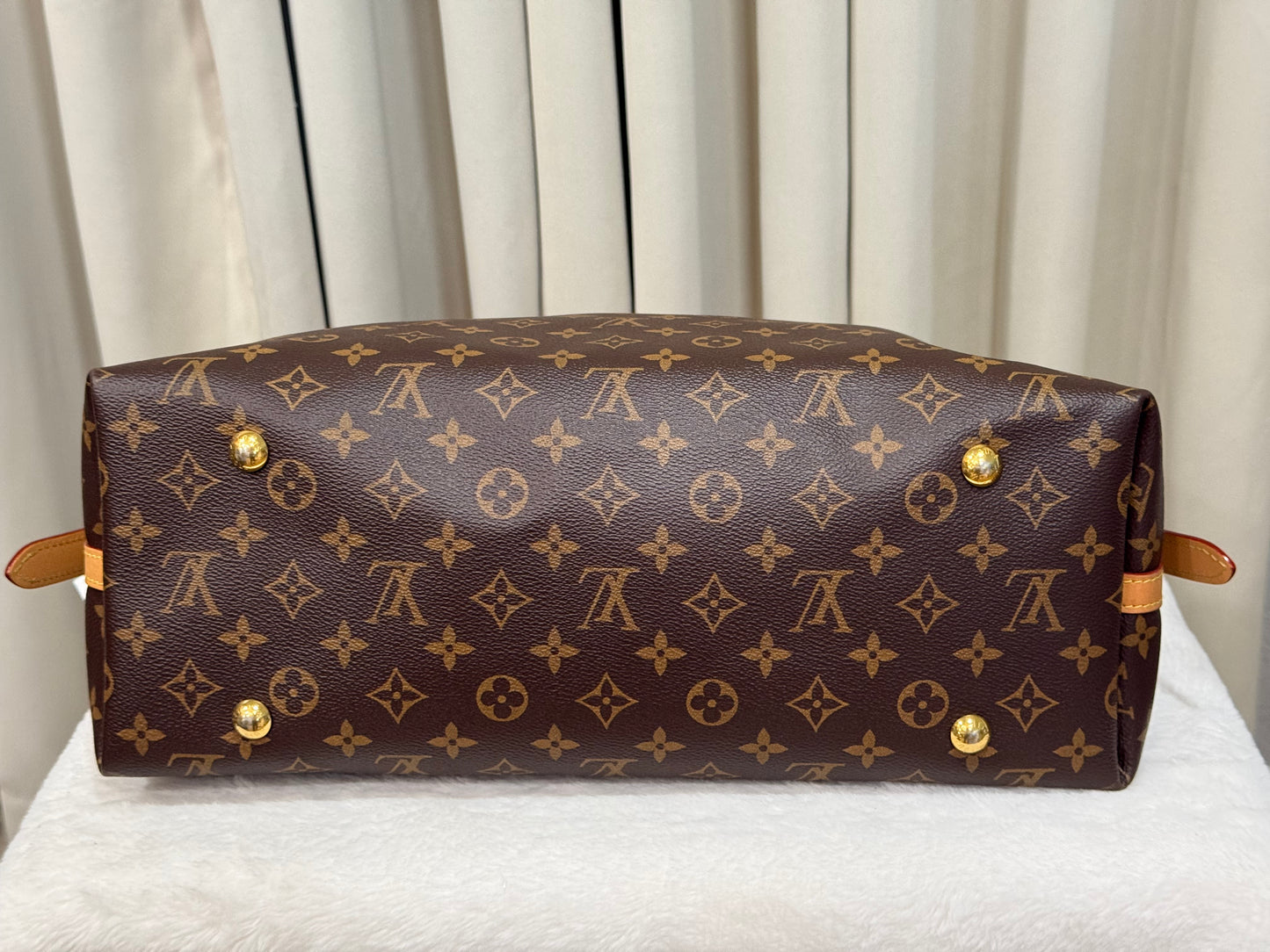 Louis Vuitton Carryall MM Mono (Bag Only)