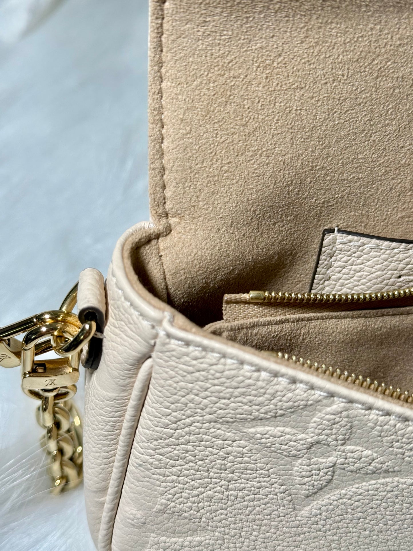 Louis Vuitton Ivy Wallet on Chain Cream Empreinte
