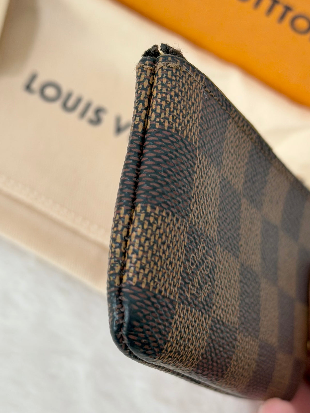 Louis Vuitton Key Pouch/Cles Damier Ebene
