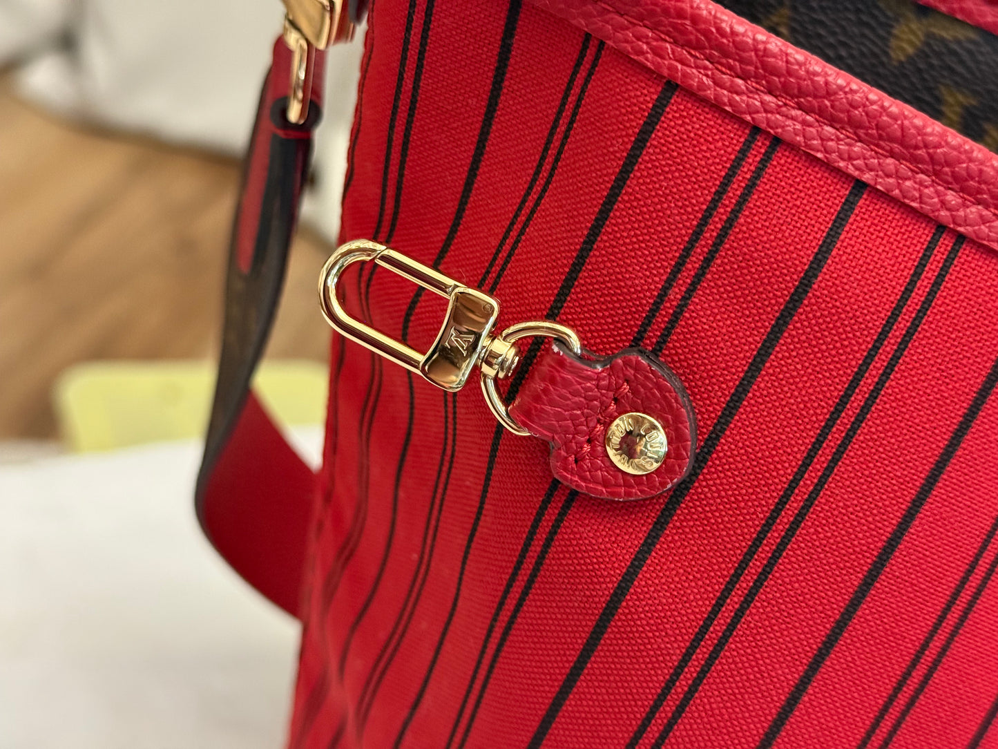 Louis Vuitton Neverfull MM Inside Out Bandouliere Safi Red