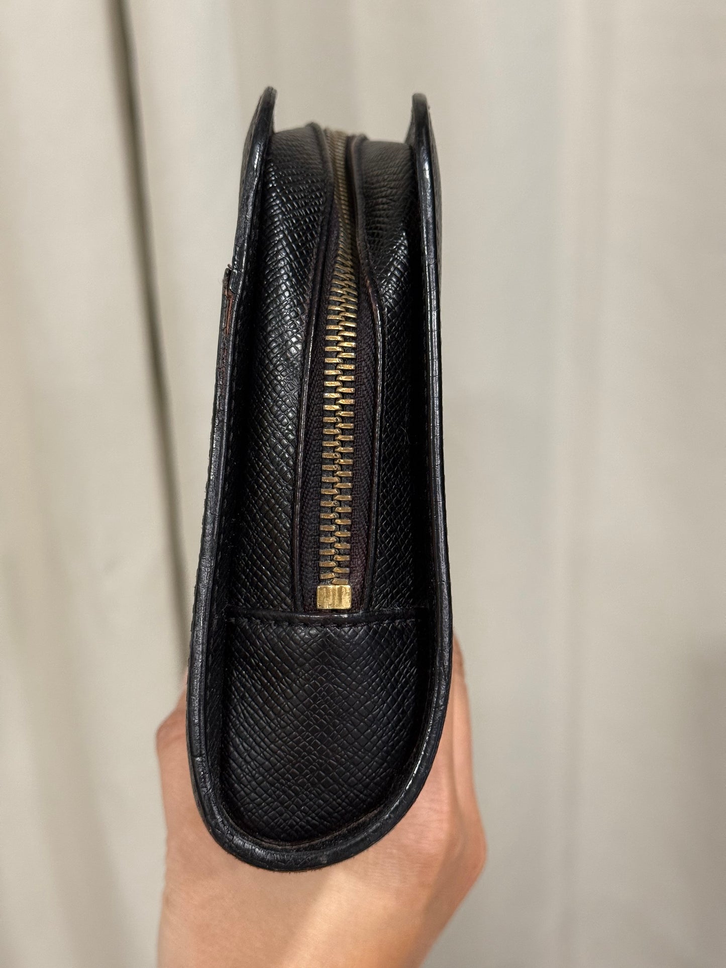 Louis Vuitton Taiga Baikal Clutch Noir/Black