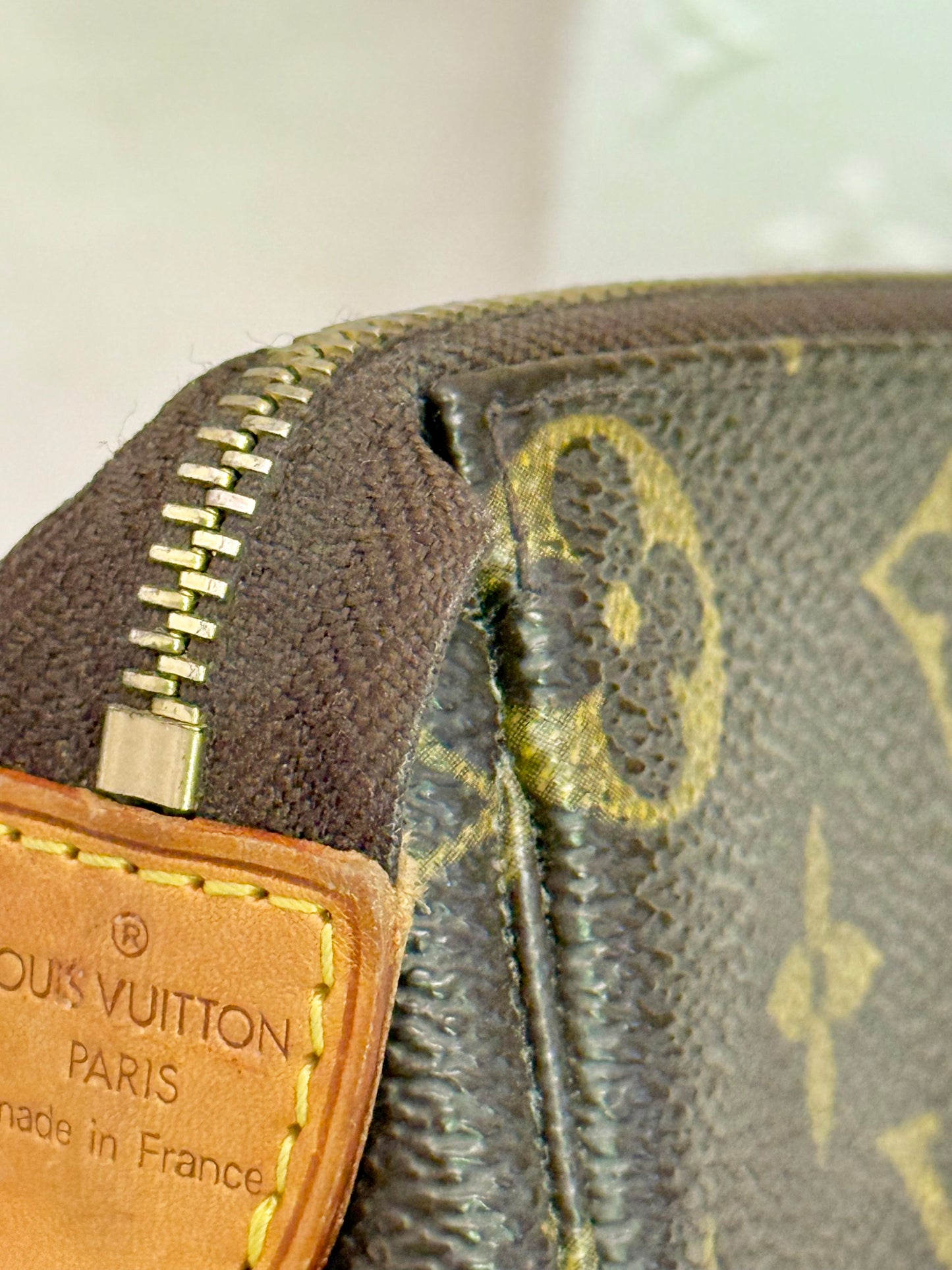 Louis Vuitton Bucket Pochette Mono