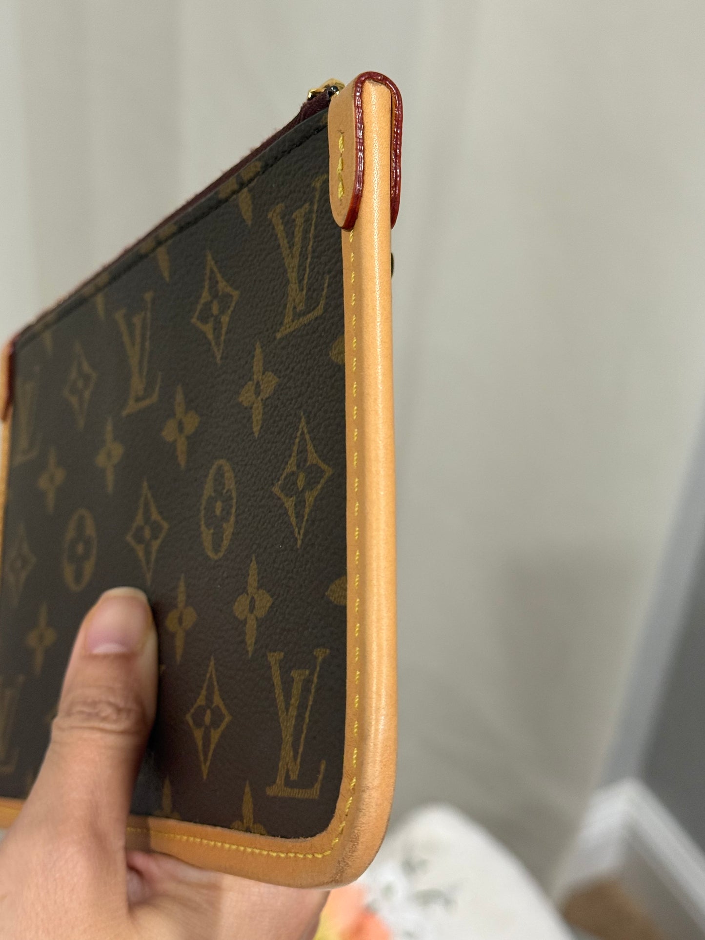 Louis Vuitton Carryall PM Pouch Mono