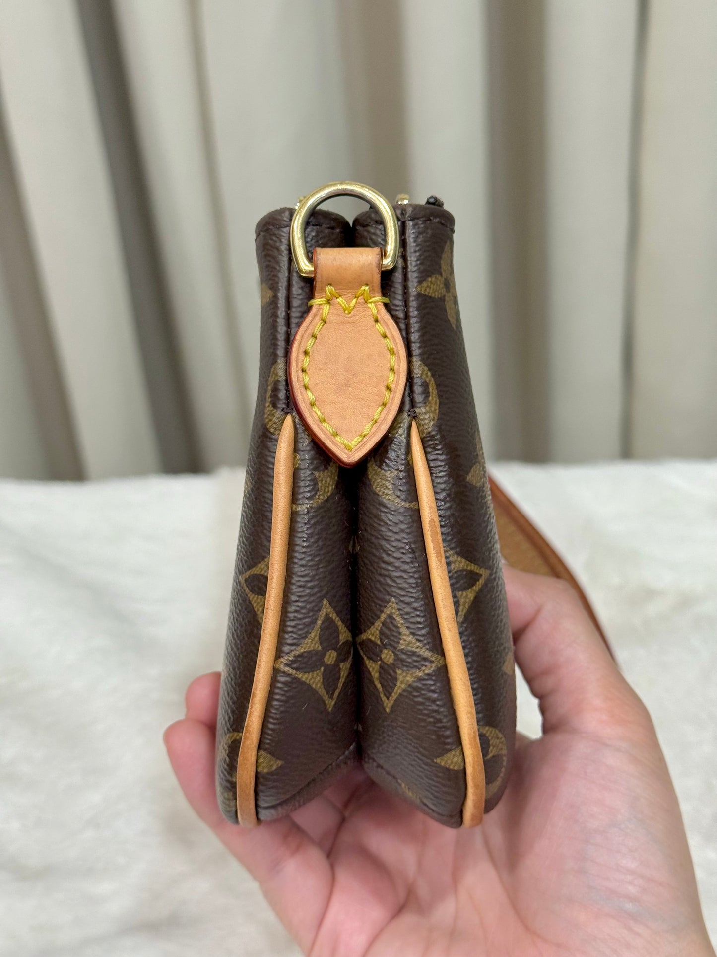 Louis Vuitton Pochette Liv Mono