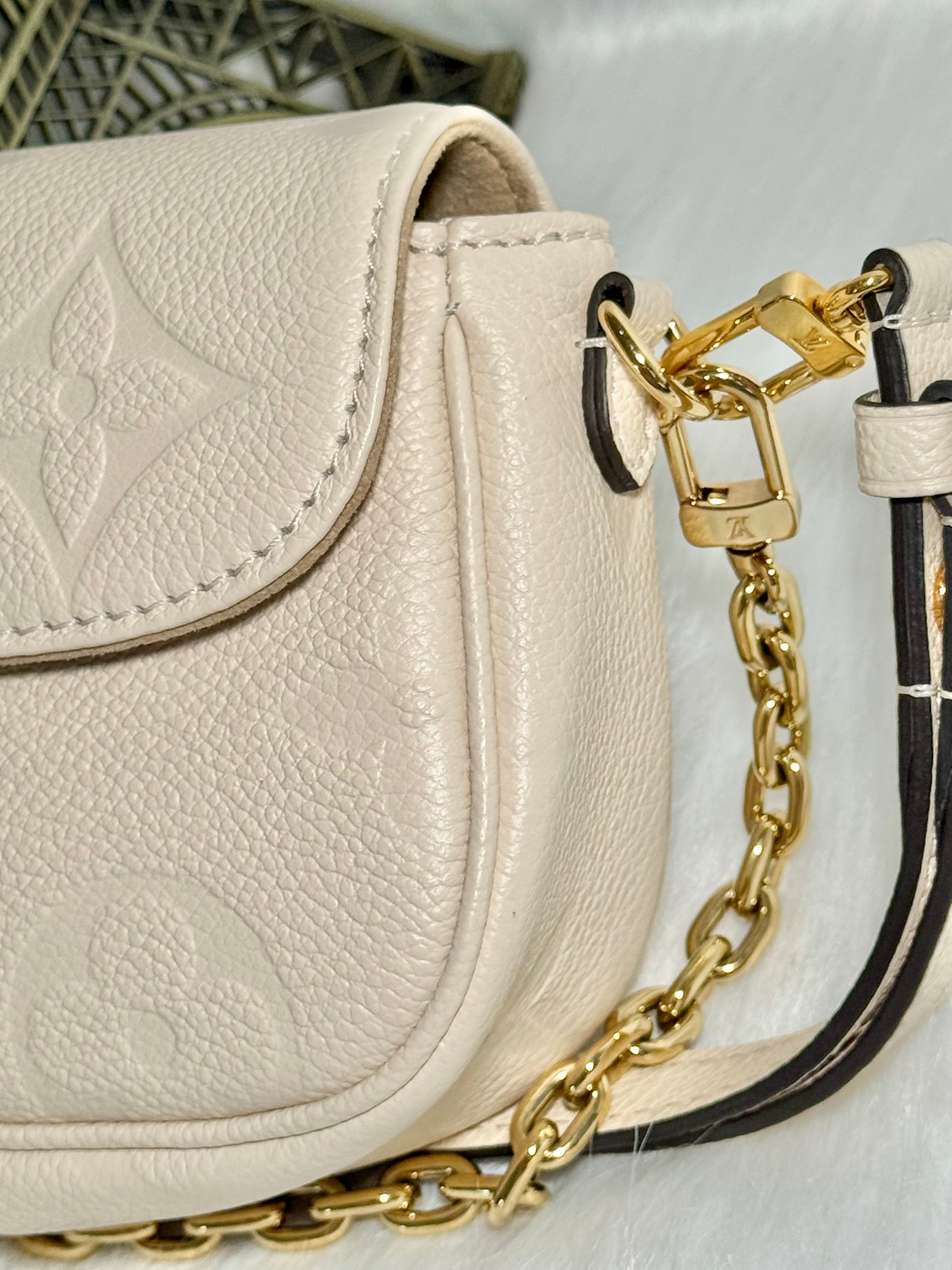 Louis Vuitton Ivy Wallet on Chain Cream Empreinte
