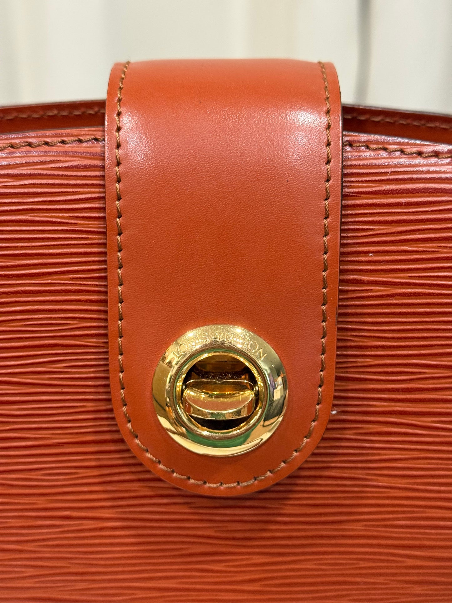 Louis Vuitton Capucines Epi Cognac/Fawn Crossbody