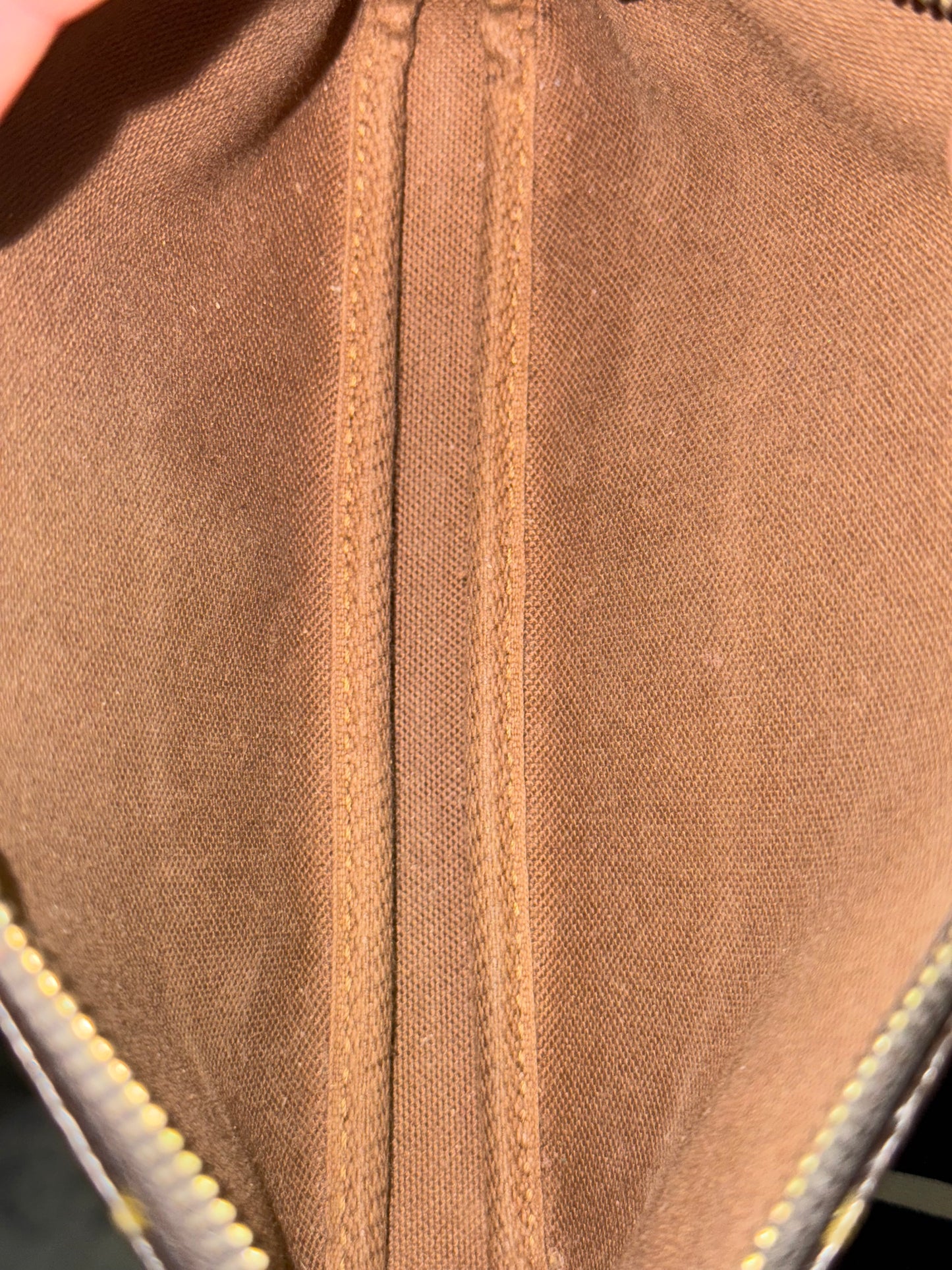 Louis Vuitton Bucket Pochette Mono