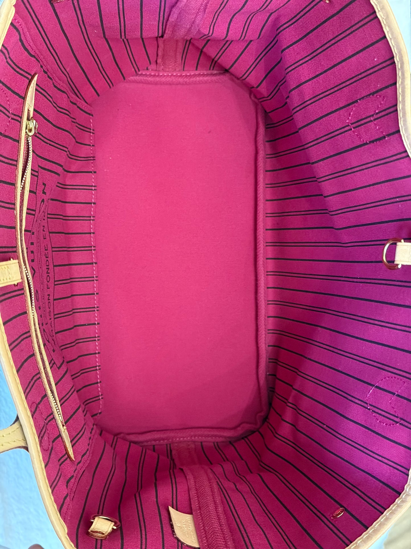Louis Vuitton Neverfull MM Mono Pivoine Interior