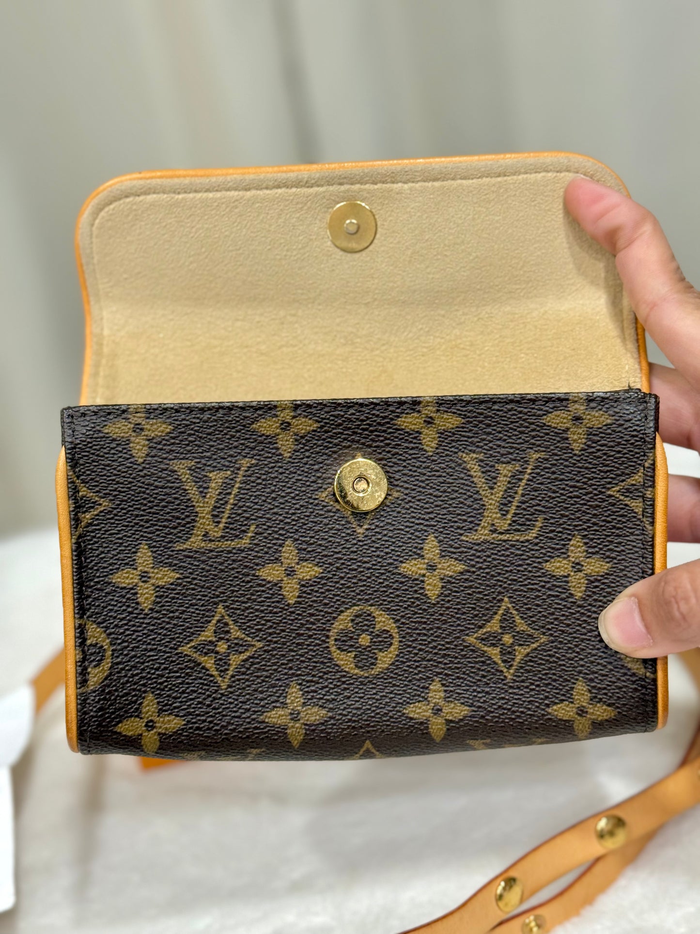 Louis Vuitton Florentine Bumbag with Size S belt