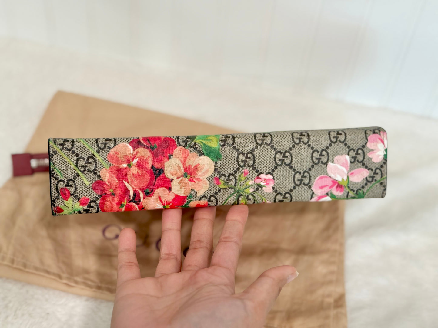 Gucci GG Supreme Ebony/Beige Blooms Clutch