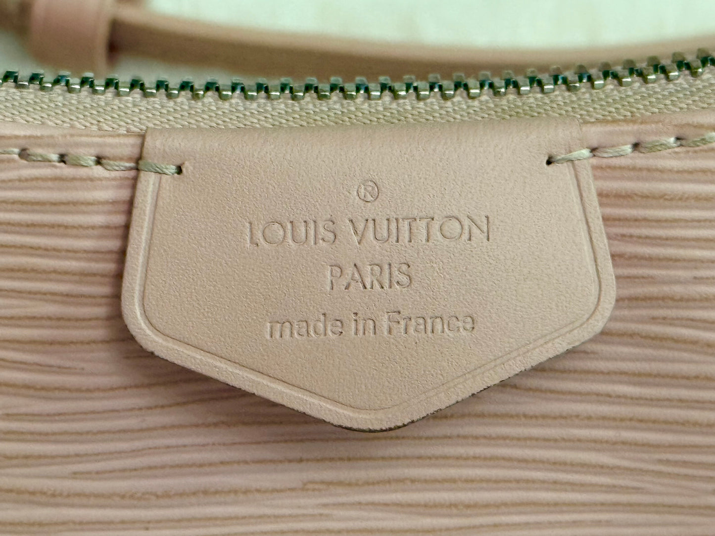 Louis Vuitton Easy Pouch on Strap Epi Rose Ballerine