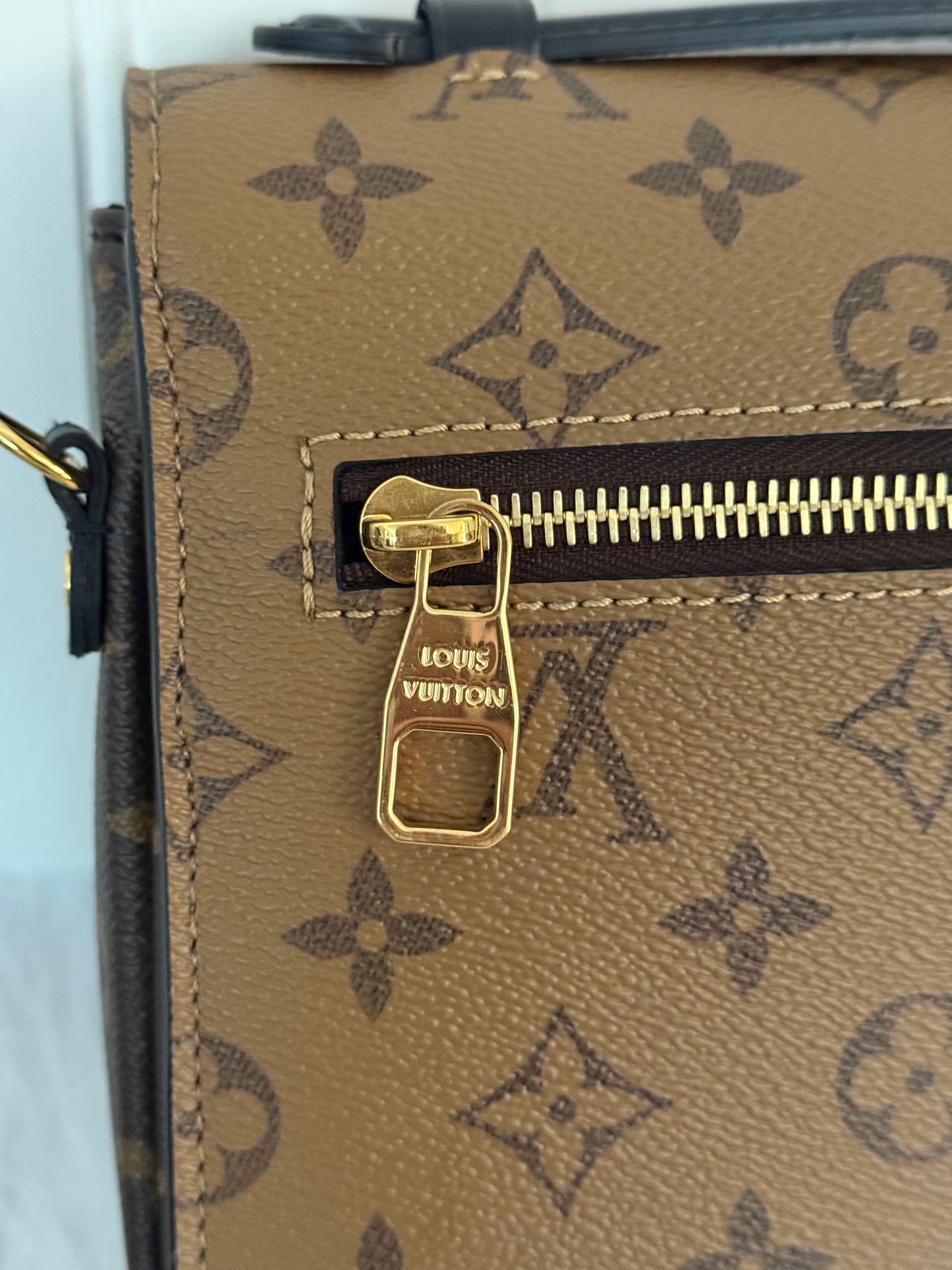 Louis Vuitton Pochette Metis Mono Reverse